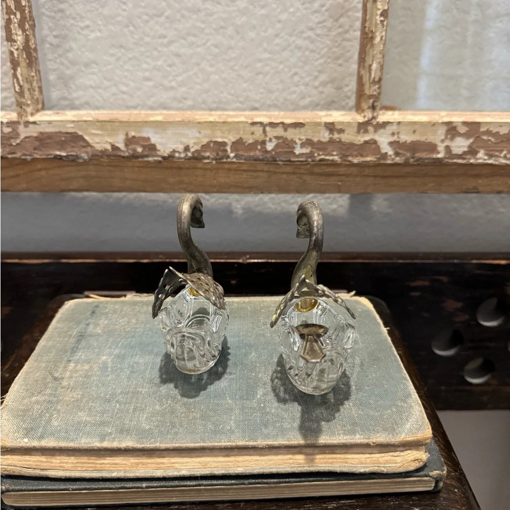 Pair of Italian vintage glass swan salt cellars with silver articulated wings - Picture 2 of 7